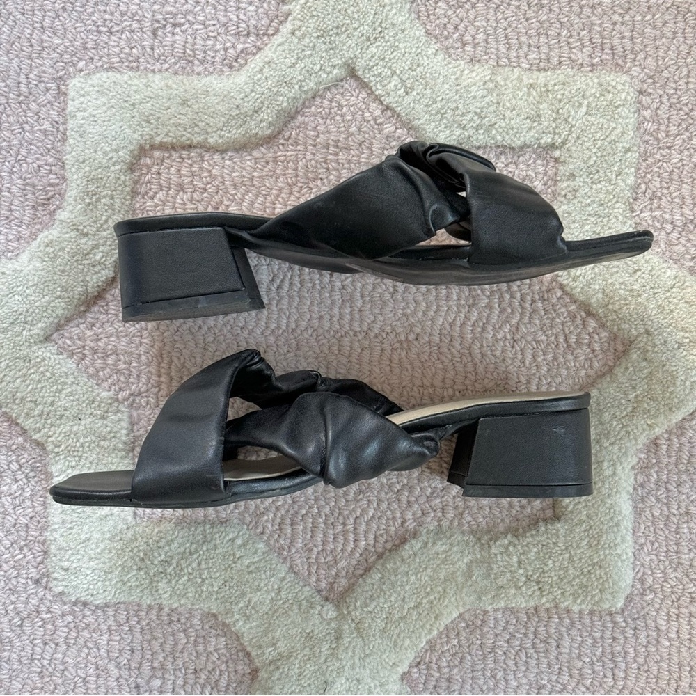 BLACK SCRUNCH CRISS CROSS SLIP ON SANDAL - Picture 5 of 6